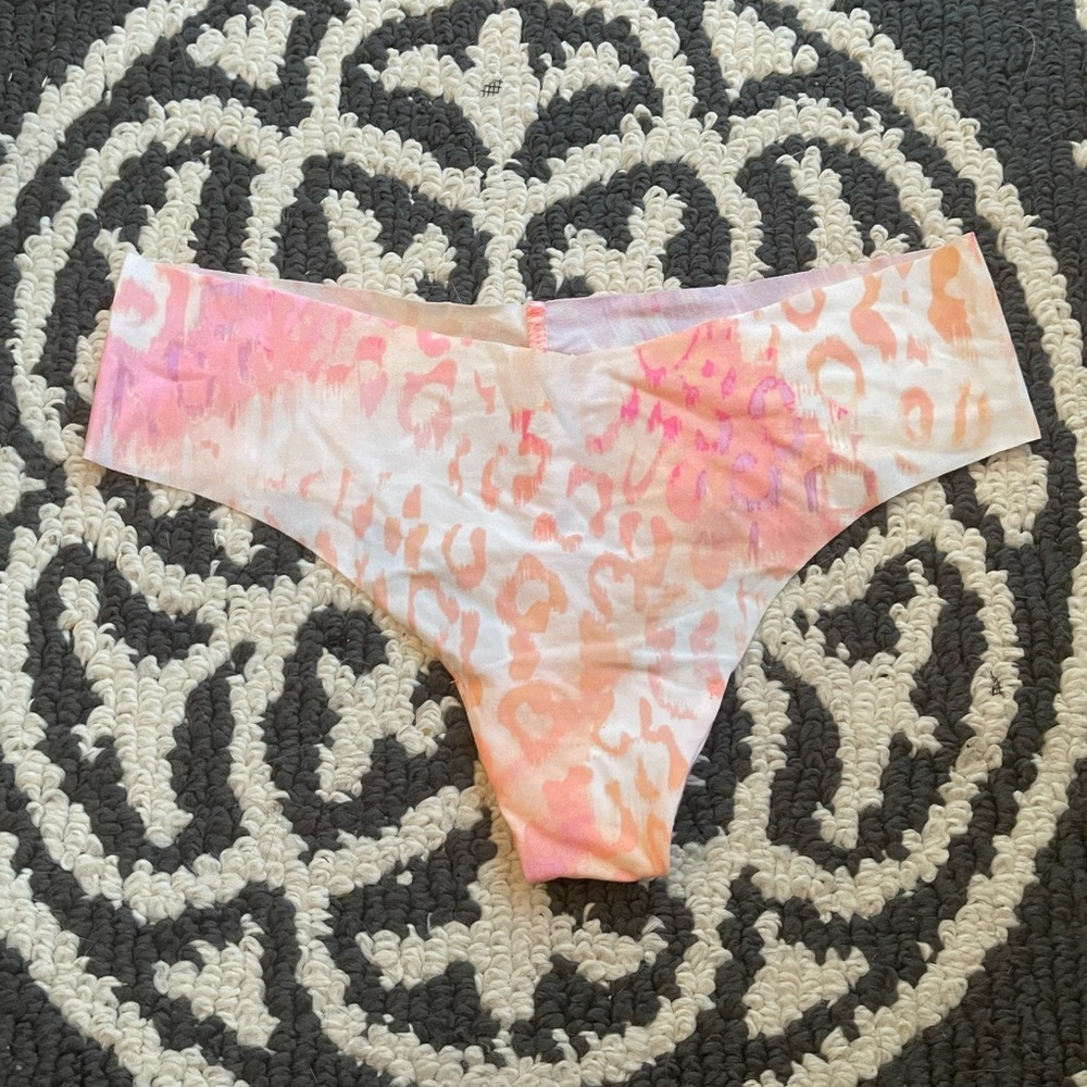 *NWT* XS Victoria’s Secret Thong Panty